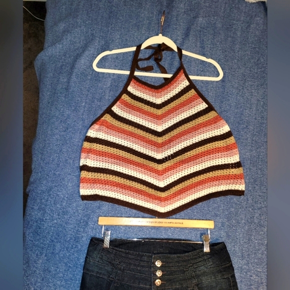 Halter top - Picture 2 of 10